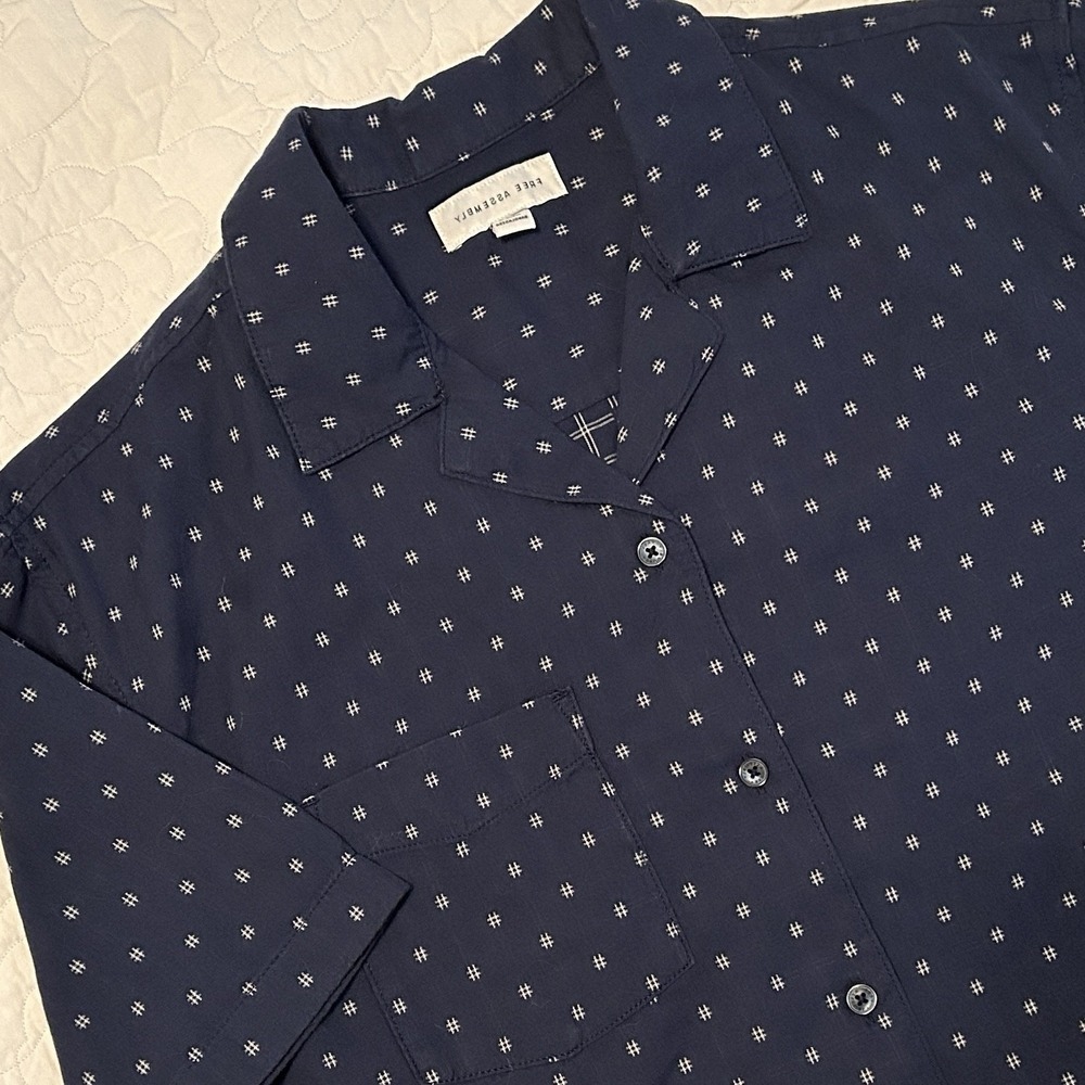 Free Assembly Short Sleeve Poplin Shirt  Button-Up Size Medium Navy Blue Print